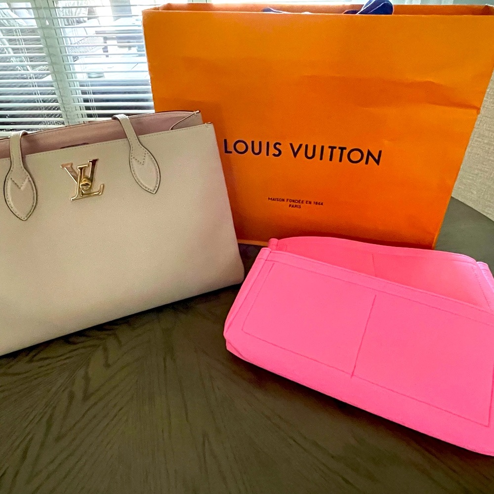 Louis Vuitton LockMe Shopper